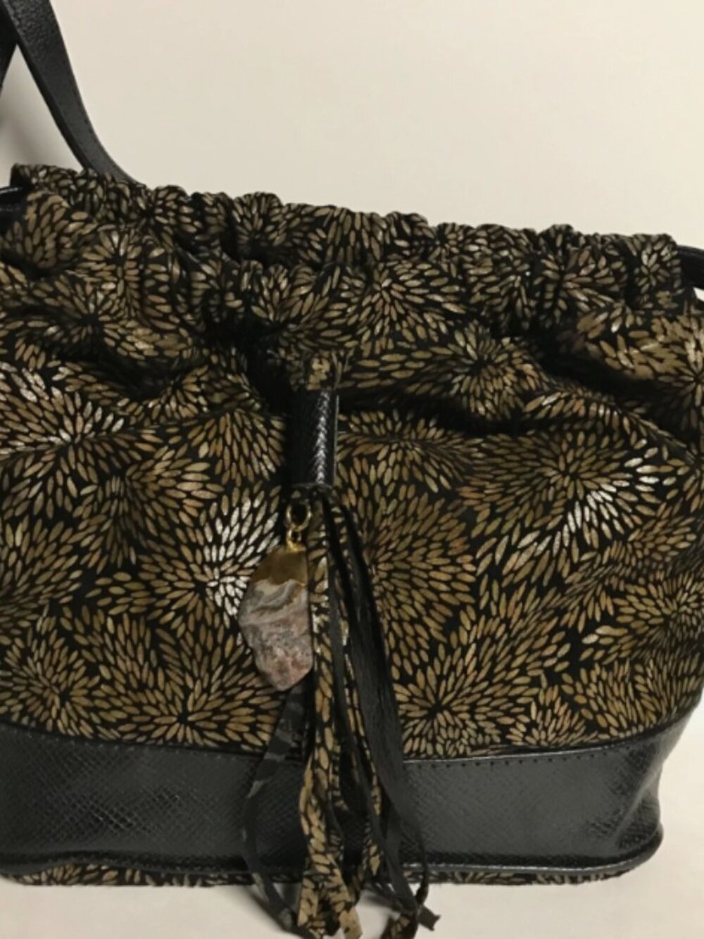 MARCO AVANE BUCKET BAG W MOONSTONE CHARM BLACK/GOLD